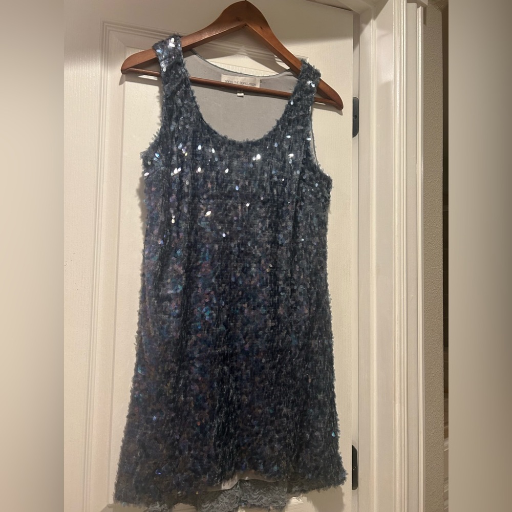 Size S Dress the Population sequined shift dress